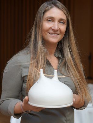 alt= Lucia Freitas inside A Tafona