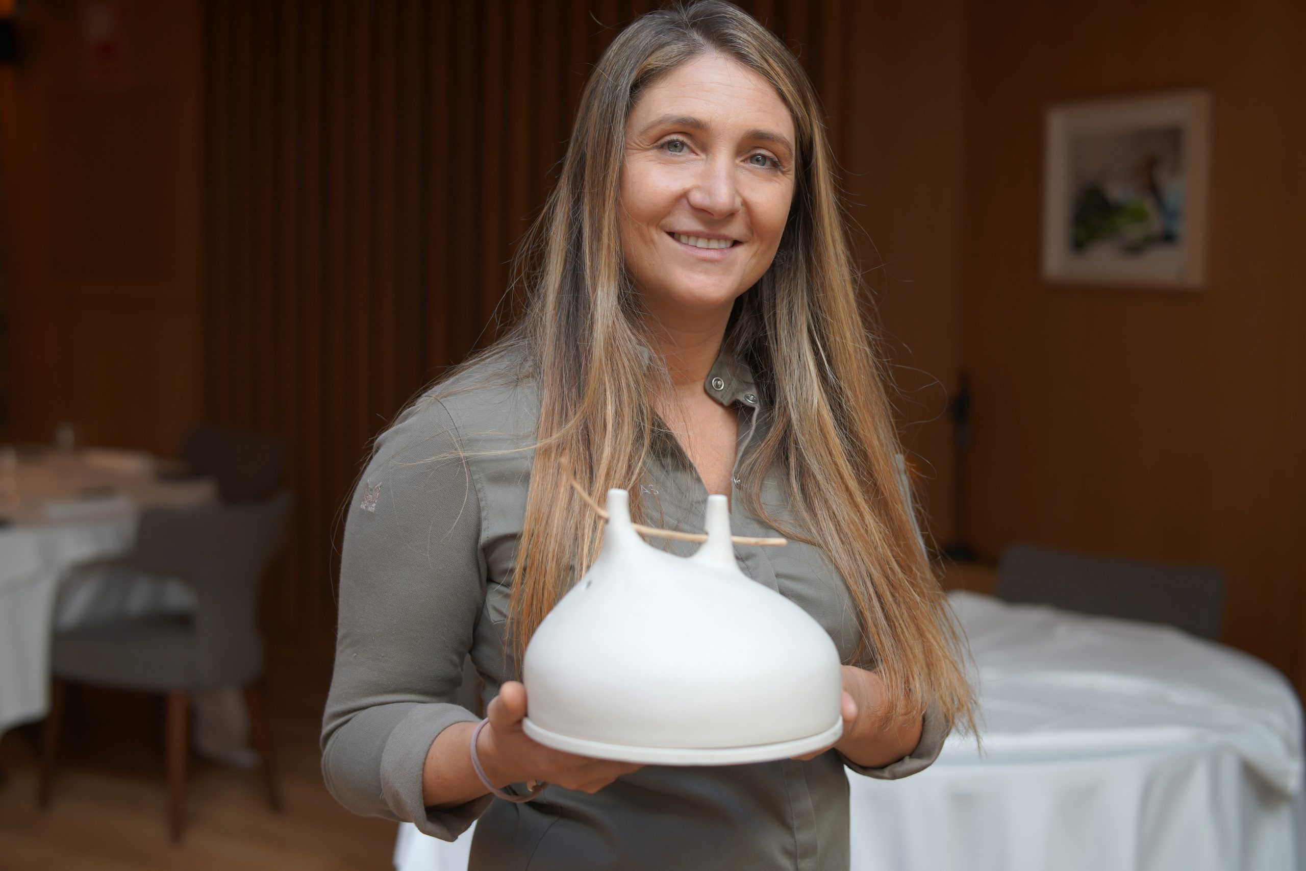 alt= Lucia Freitas inside A Tafona