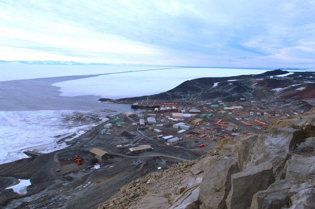 alt= le gist Base_Esperanza,_Antártida_Argentina_ village