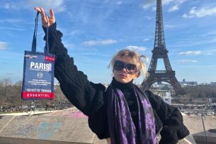 alt = Photo-model-with-bag-in-Paris_Le Gist_Tagging-Brigitte-Tanaka- March 2024