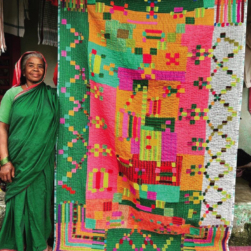 alt= Le Gist taggin photo woman with Siddi textile, india