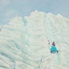 alt= Cholitas Escaladoras_Le Gist_Todd Antony_cholita climbing glacier