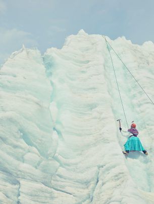 alt= Cholitas Escaladoras_Le Gist_Todd Antony_cholita climbing glacier