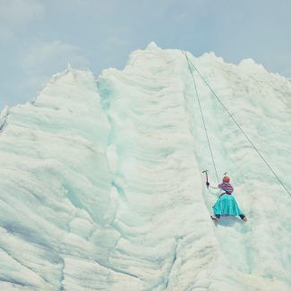 alt= Cholitas Escaladoras_Le Gist_Todd Antony_cholita climbing glacier