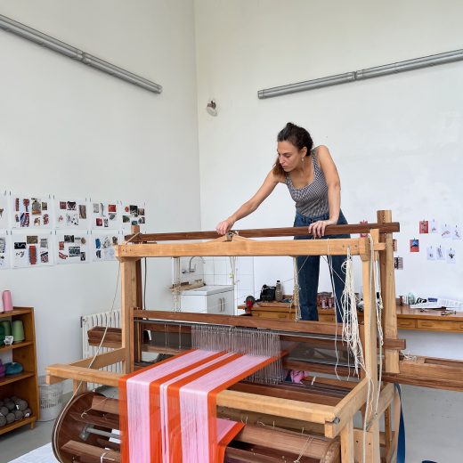 Sarah Viguer working with the loom_ Le Gist _ June 2024